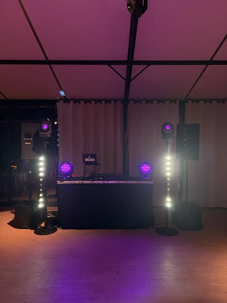 Orangerie — Mariage — colonnes LED et lyres