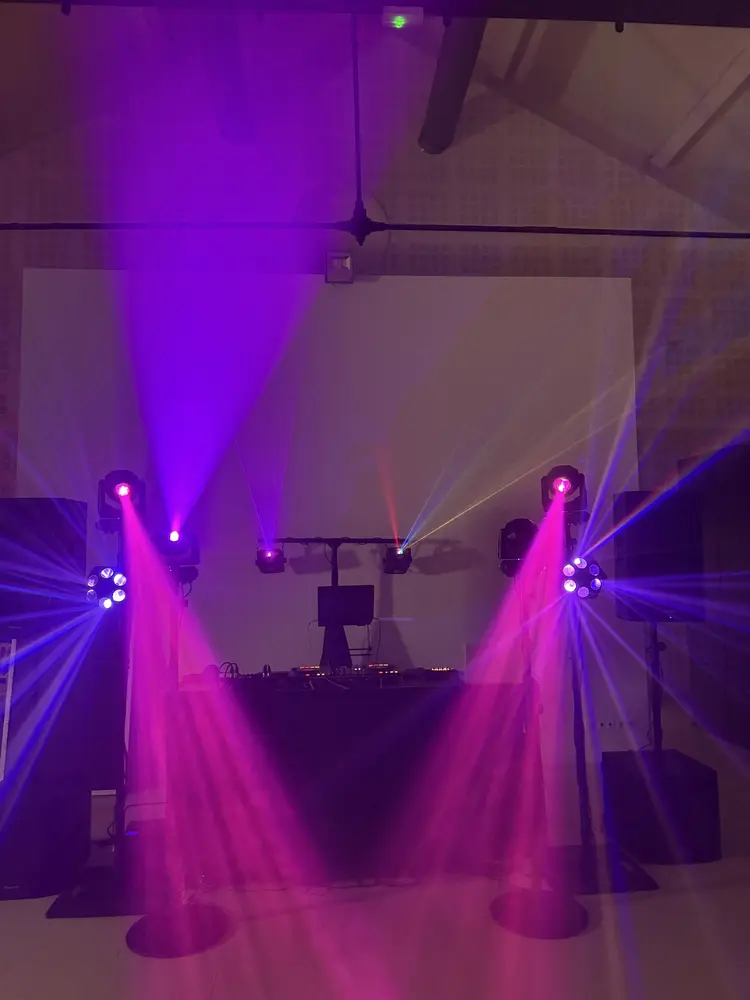 Jeux de lumière — Lyres, lasers et effets